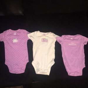 ❌SOLD❌ 3 onesies babygirl bundle 🎀